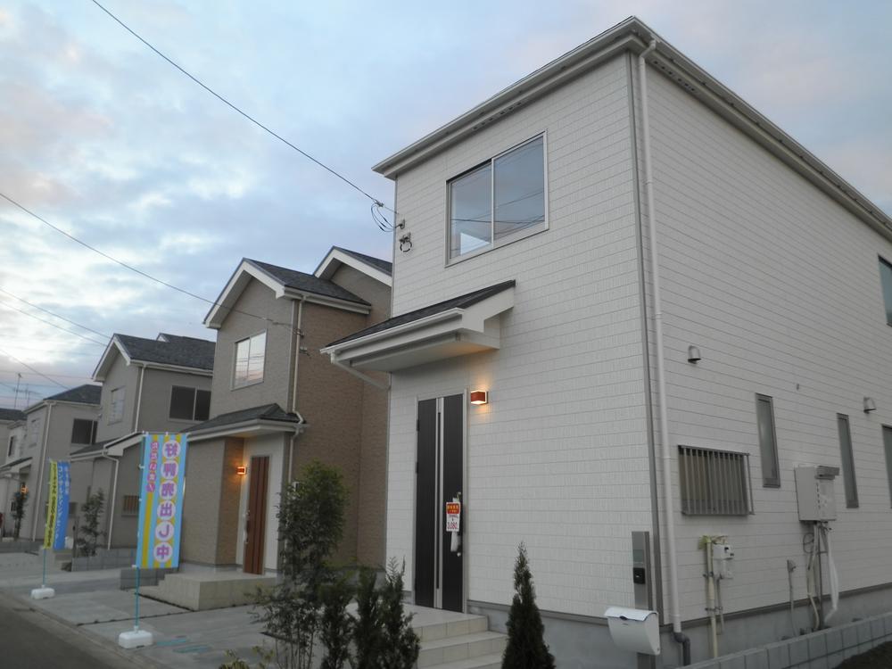 Local appearance photo. Local (12 May 2013) Shooting