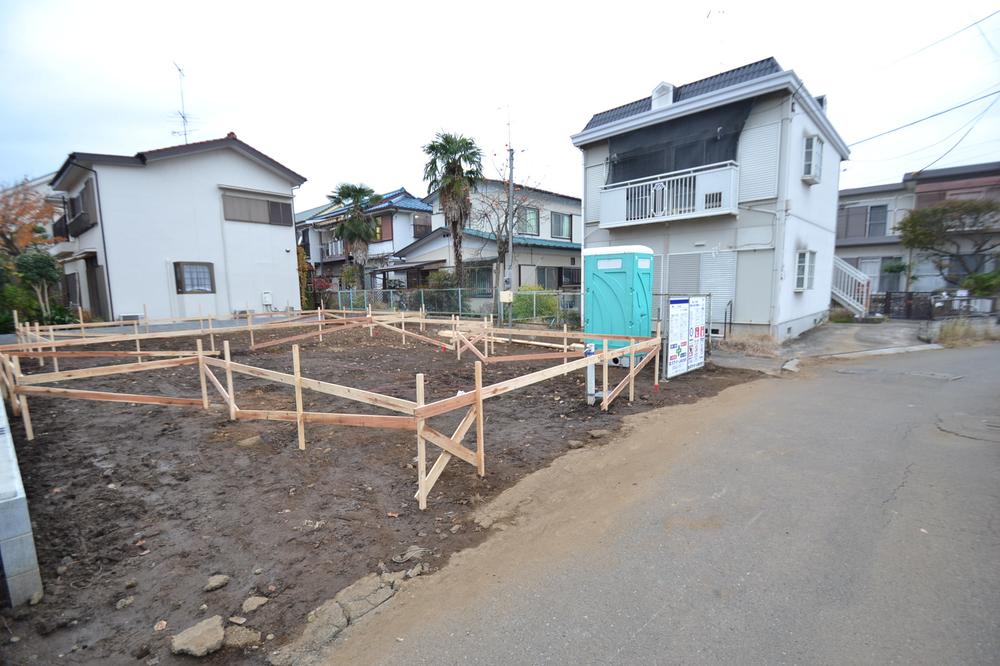 Local photos, including front road. Local (11 May 2013) Shooting