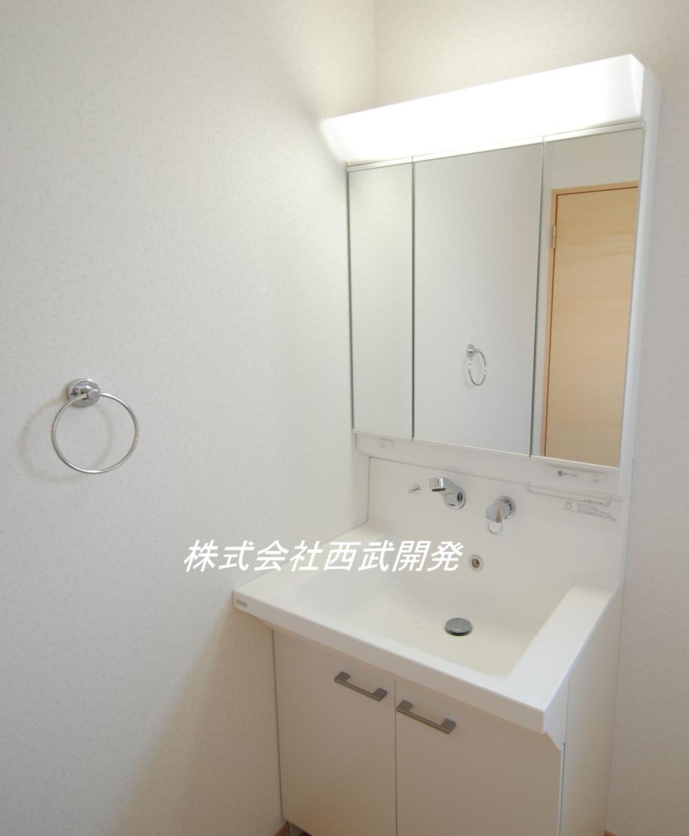 Same specifications photos (Other introspection). (Building 2 vanities) same specification Panel color, etc. are subject to change.