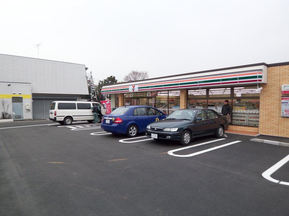 Convenience store. 320m to Seven-Eleven