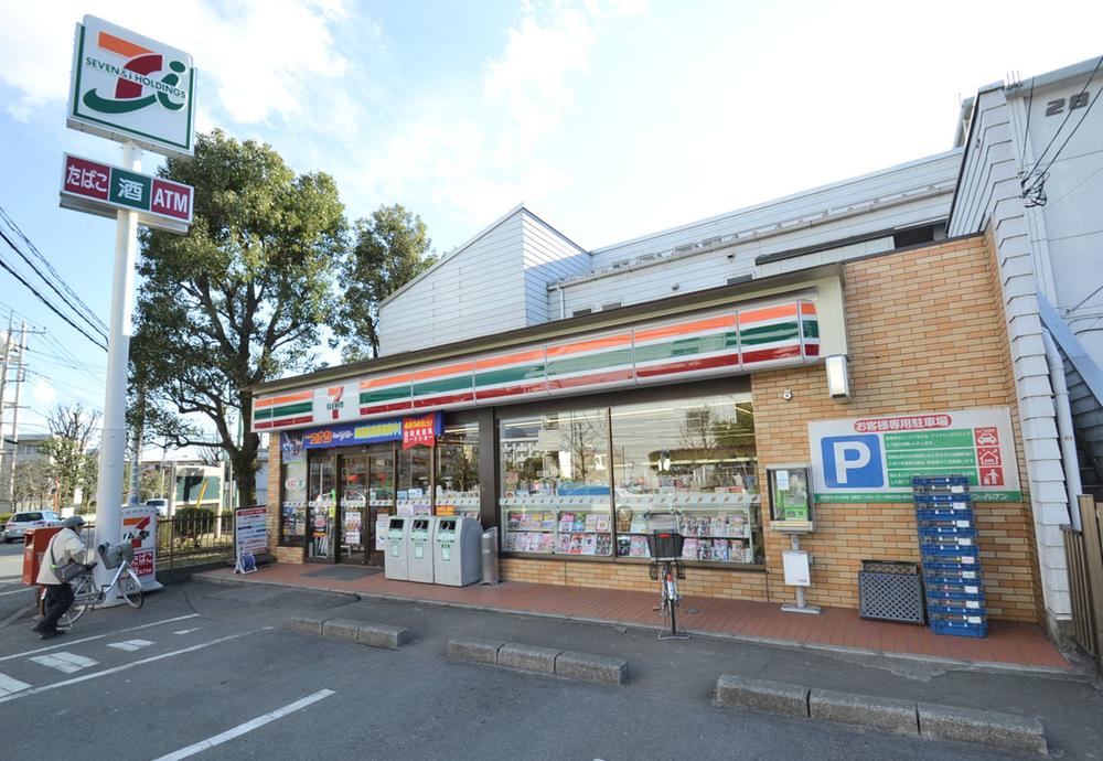 Convenience store. 390m to Seven-Eleven