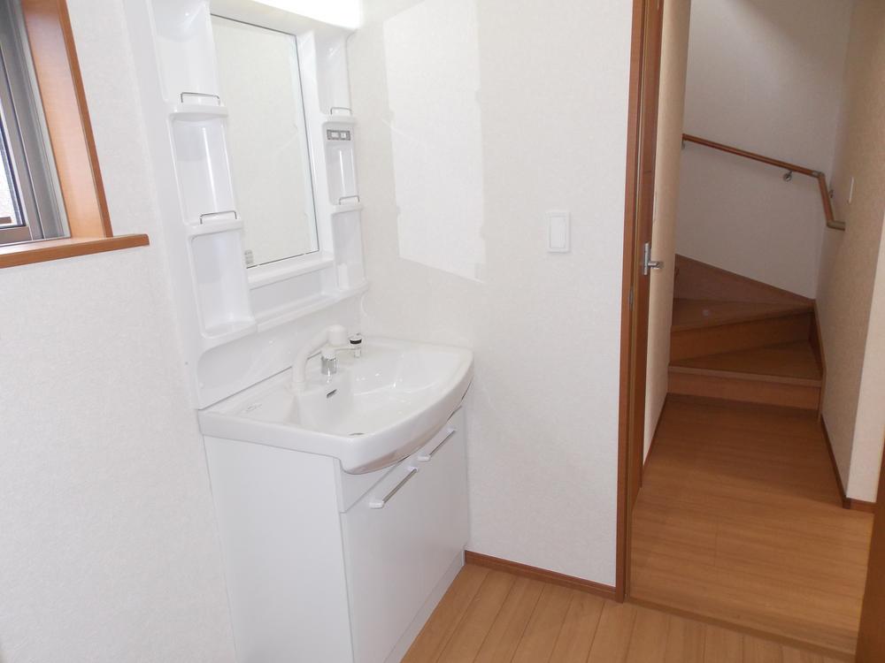 Wash basin, toilet. Indoor (11 May 2013) Shooting