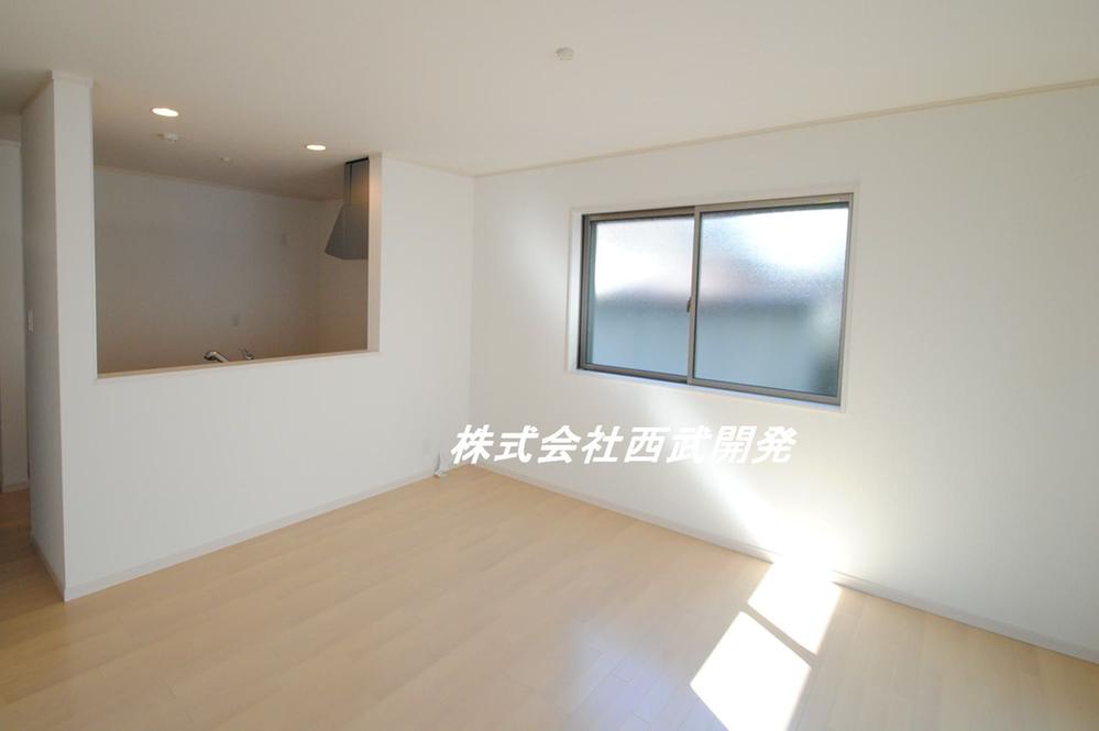 Same specifications photos (living). (5 Building) same specification living (floor color, etc. may vary)