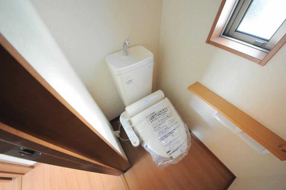 Toilet. Indoor (11 May 2013) Shooting