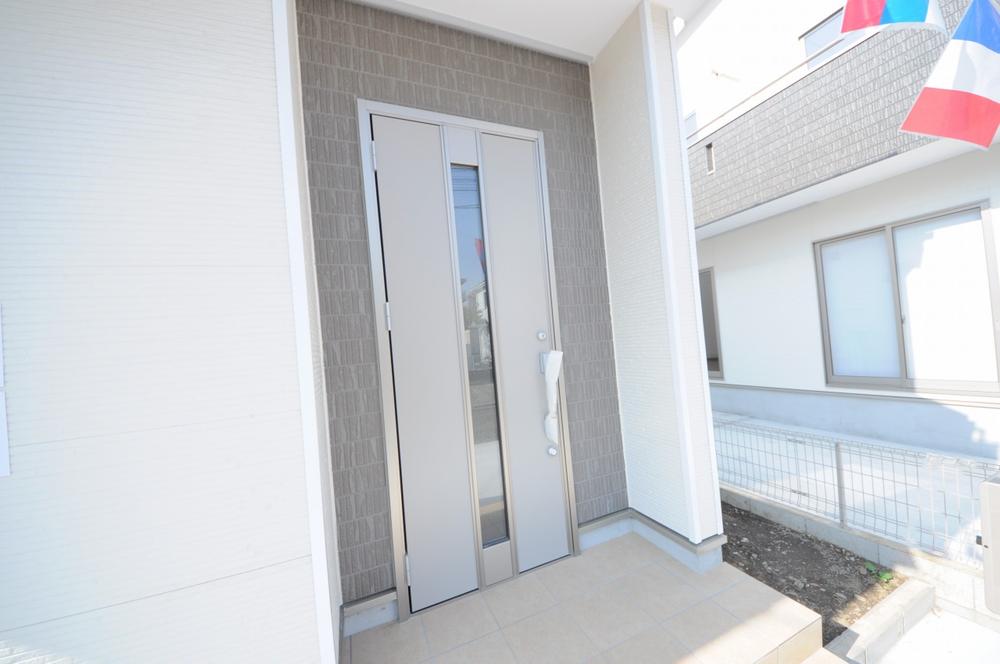 Entrance. Local (11 May 2013) Shooting