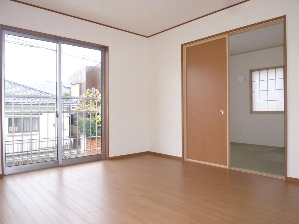 Living. Sales Local: Living