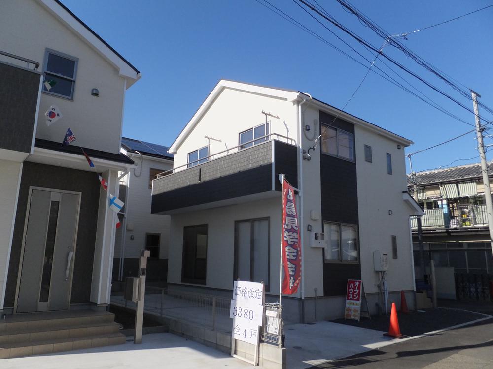 Local appearance photo. Local (12 May 2013) Shooting