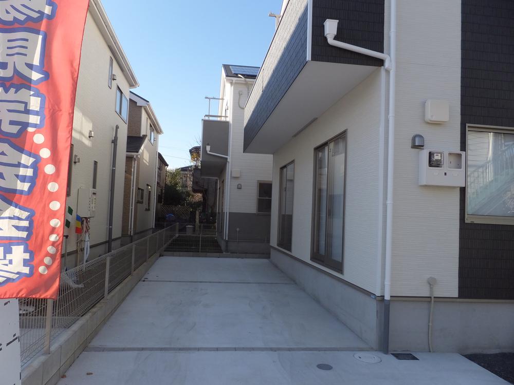 Local photos, including front road. Local (12 May 2013) Shooting