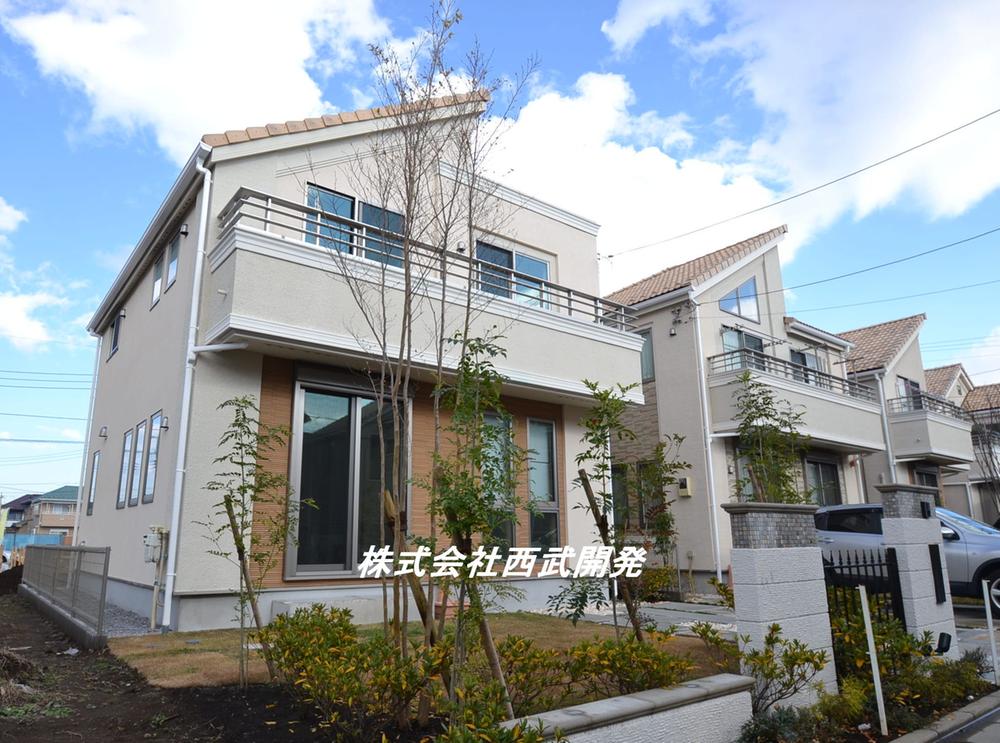 Local appearance photo. 25 Building