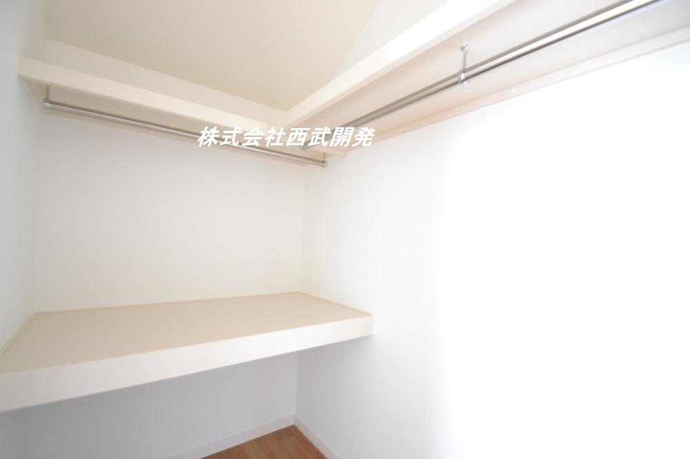 Receipt. 25 Building walk-in closet