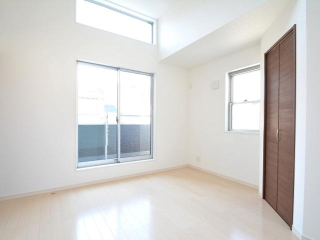 Non-living room. Walk-in closet is installed in the 7.1 Pledge of Western-style, The rooms are always clean (November 2013) Shooting