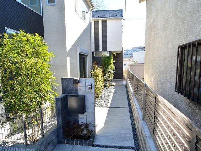 Local appearance photo. Building 2 appearance (December 2013) Shooting