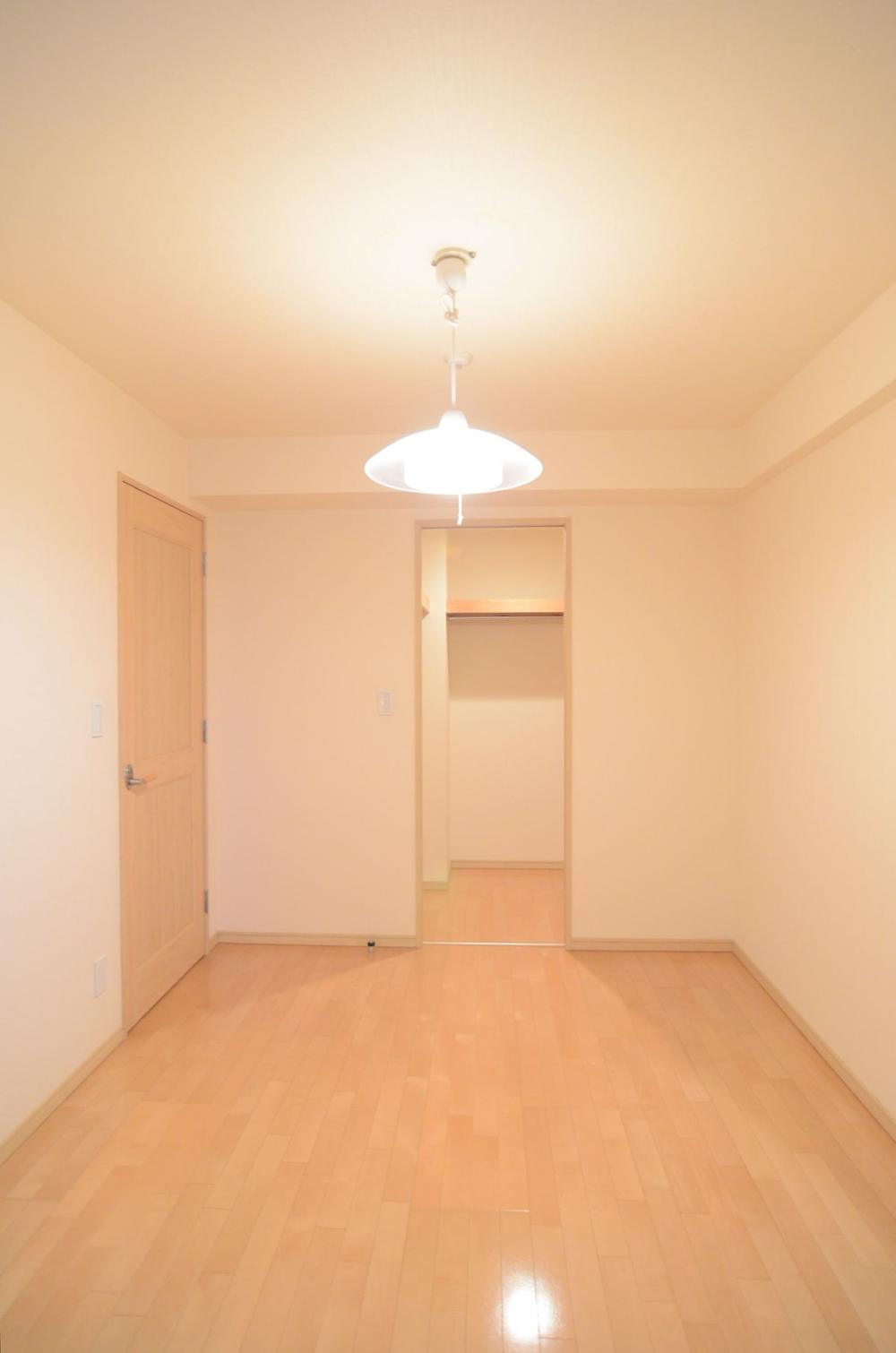 Non-living room. Indoor (12 May 2013) Shooting