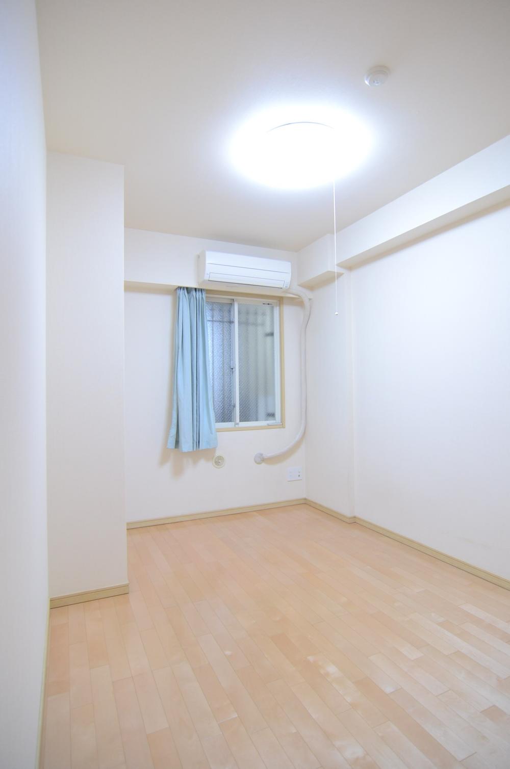 Non-living room. Indoor (12 May 2013) Shooting