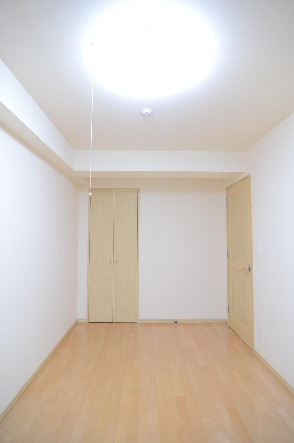 Non-living room. Indoor (12 May 2013) Shooting