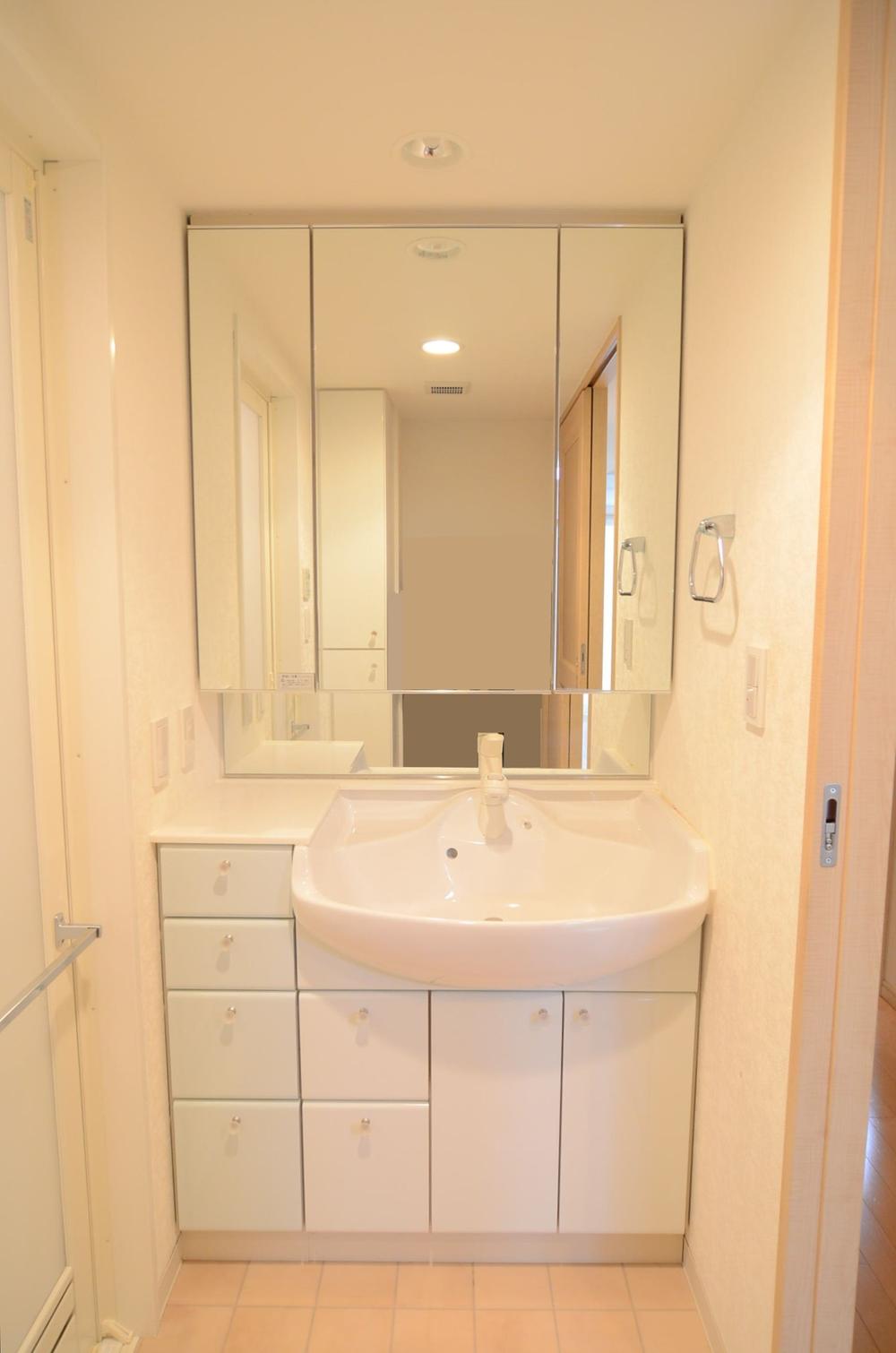 Wash basin, toilet. Indoor (12 May 2013) Shooting