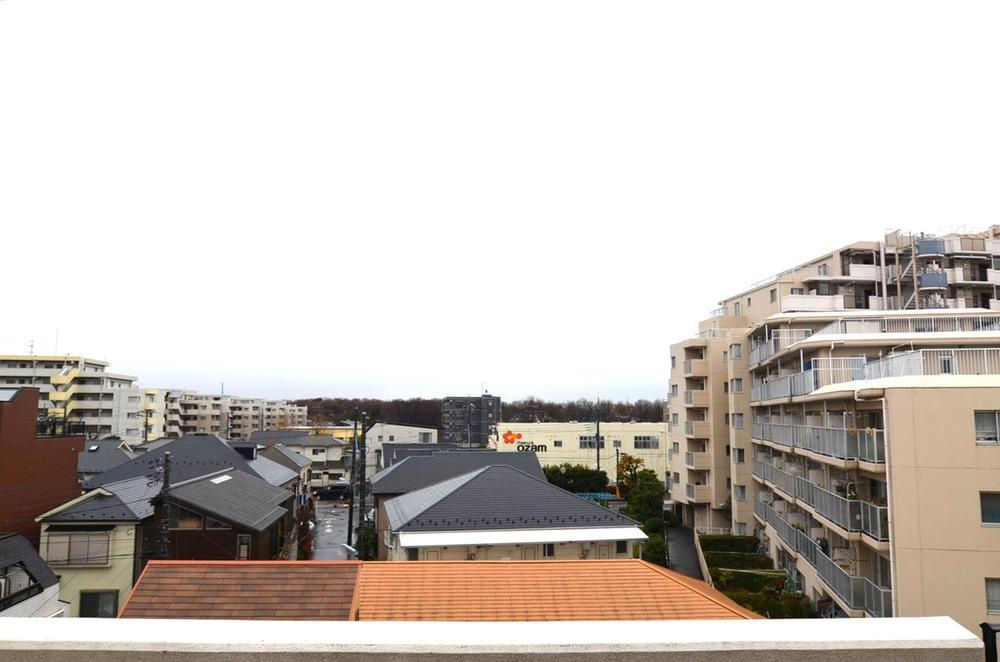 View photos from the dwelling unit. View from the site (December 2013) Shooting