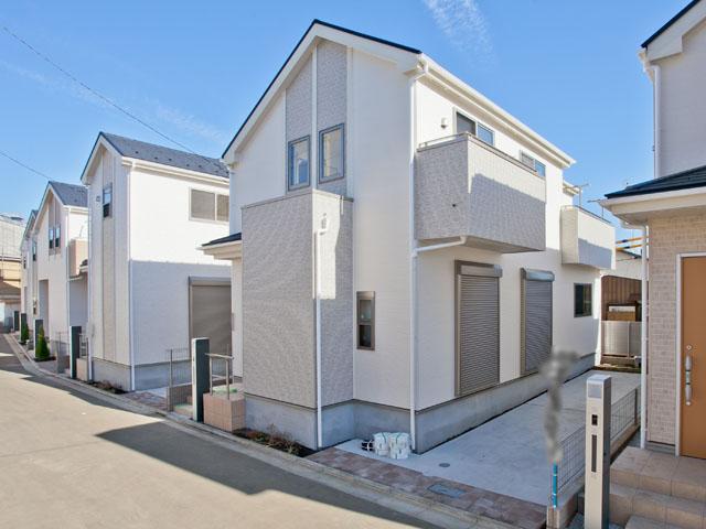 Local photos, including front road. Local (12 May 2013) Shooting