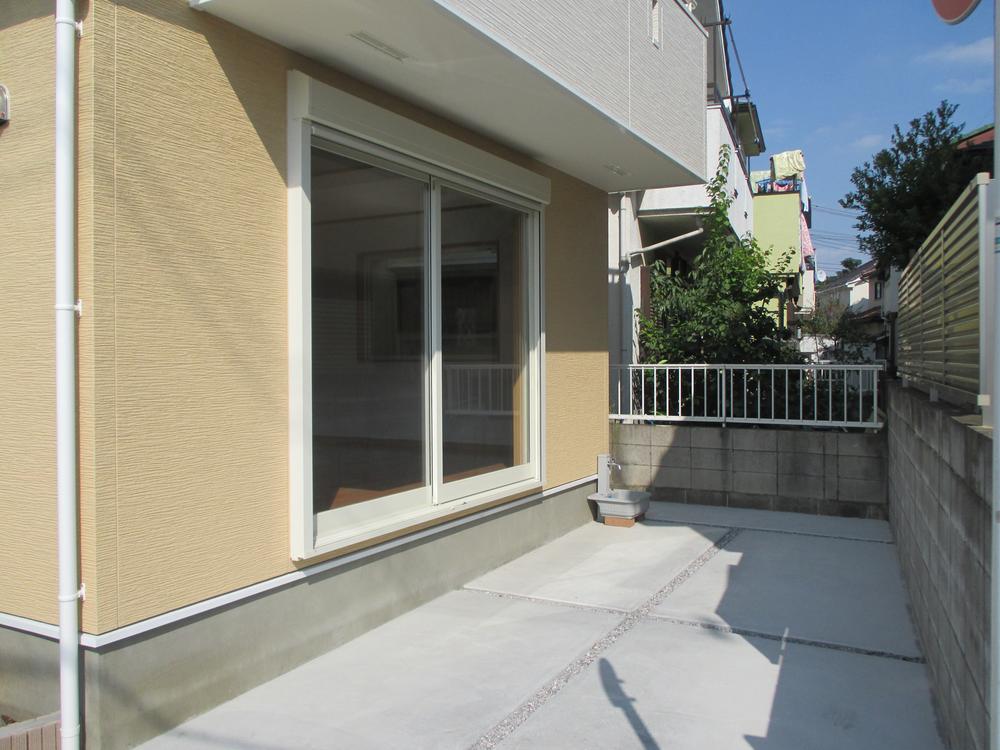 Local photos, including front road. Local (July 2013) Shooting