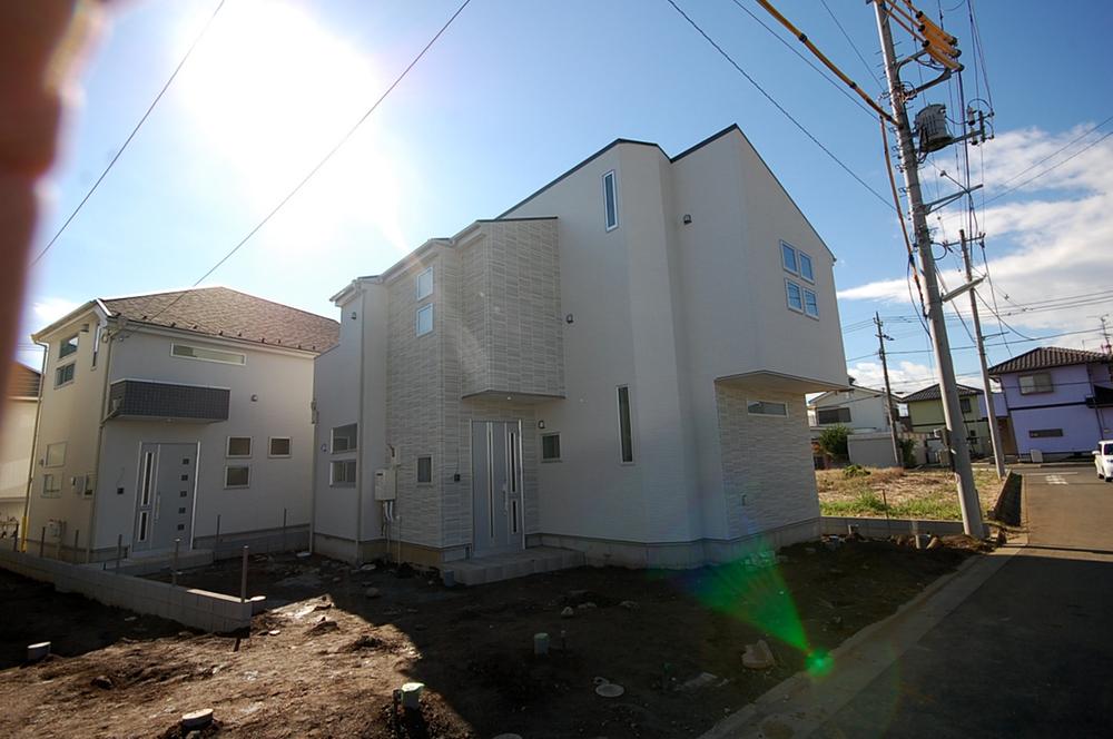 Local photos, including front road. Local (11 May 2013) Shooting