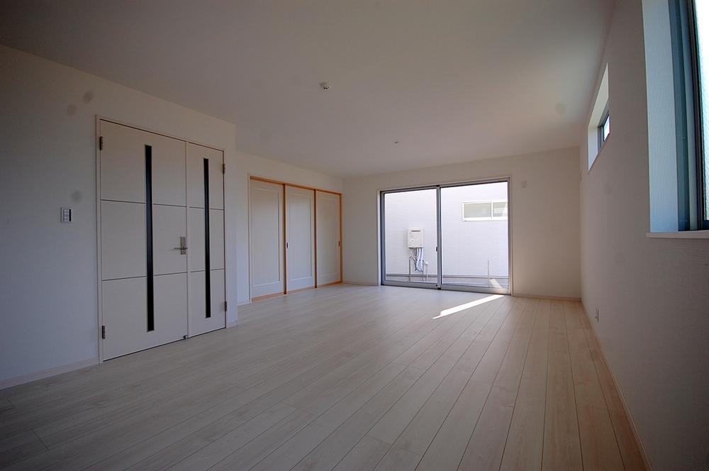 Living. Local (11 May 2013) Shooting