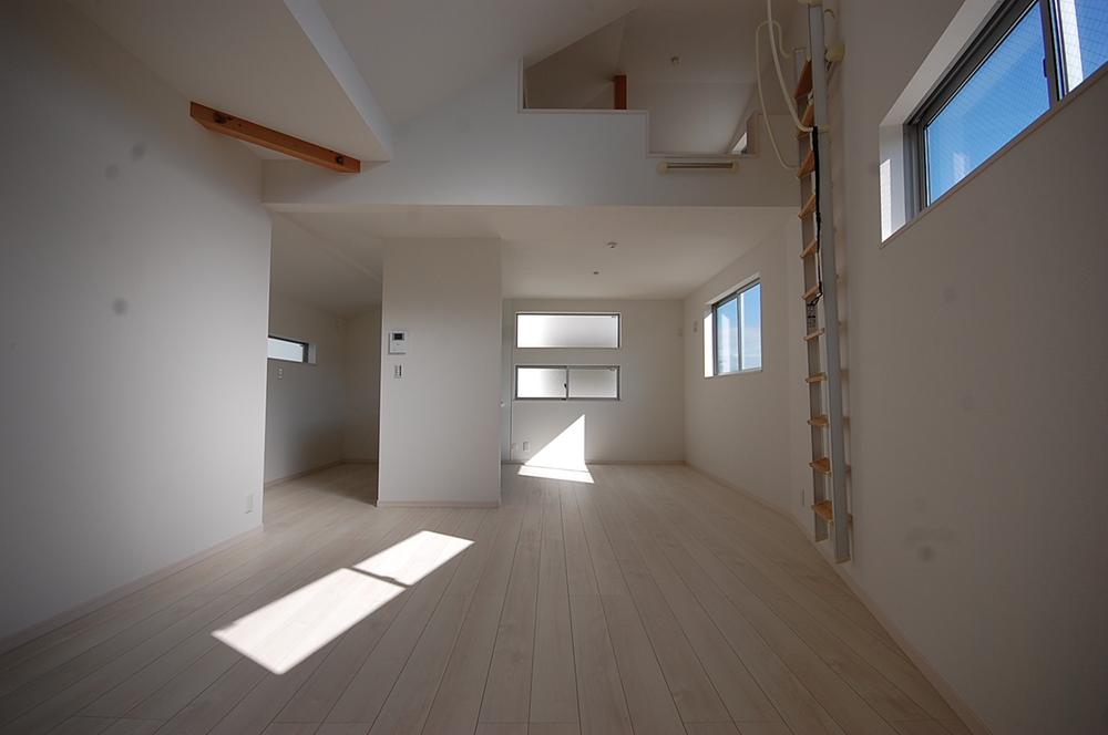 Living. Local (11 May 2013) Shooting