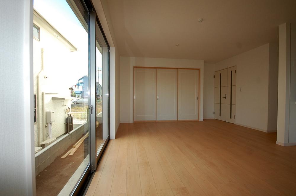 Living. Local (11 May 2013) Shooting