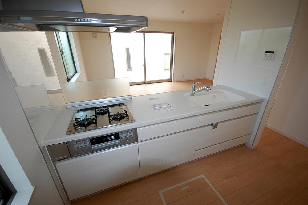 Kitchen. Local (11 May 2013) Shooting