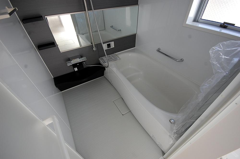 Bathroom. Local (11 May 2013) Shooting