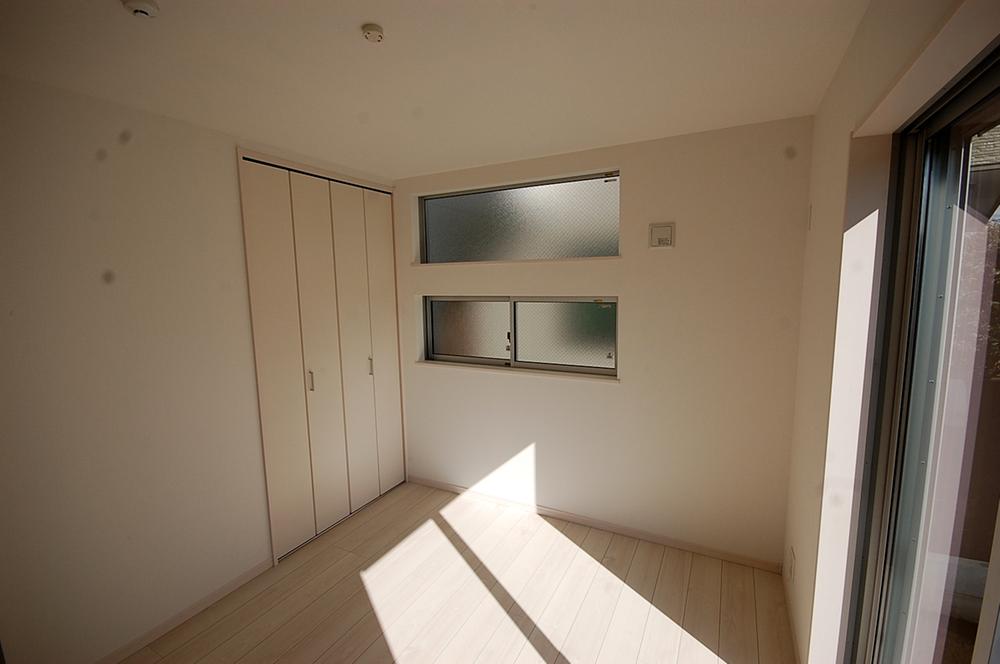 Non-living room. Local (11 May 2013) Shooting