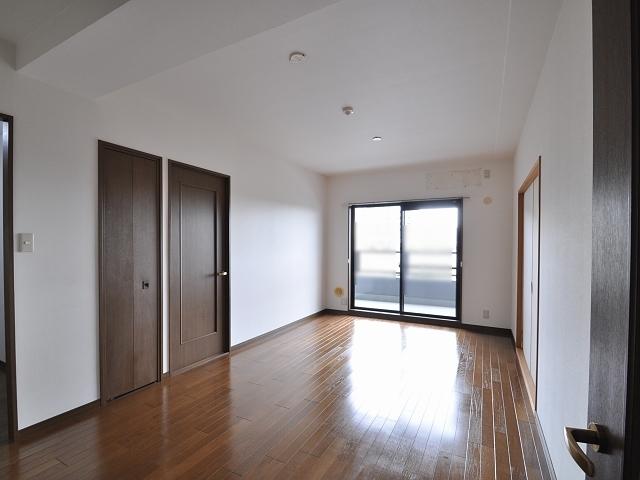 Living. Sunrise Mansion Tamagawa living