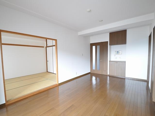 Living. Sunrise Mansion Tamagawa living