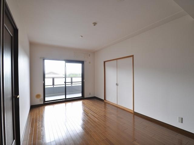 Living. Sunrise Mansion Tamagawa living