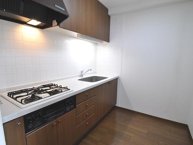 Kitchen. Sunrise Mansion Tamagawa kitchen