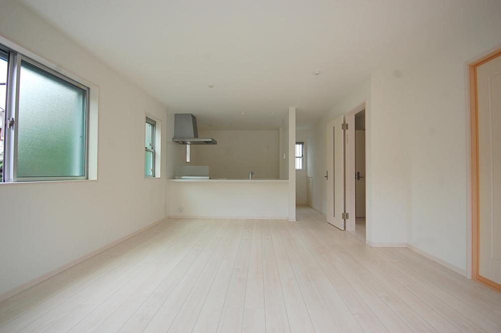 Same specifications photos (living). Example of construction