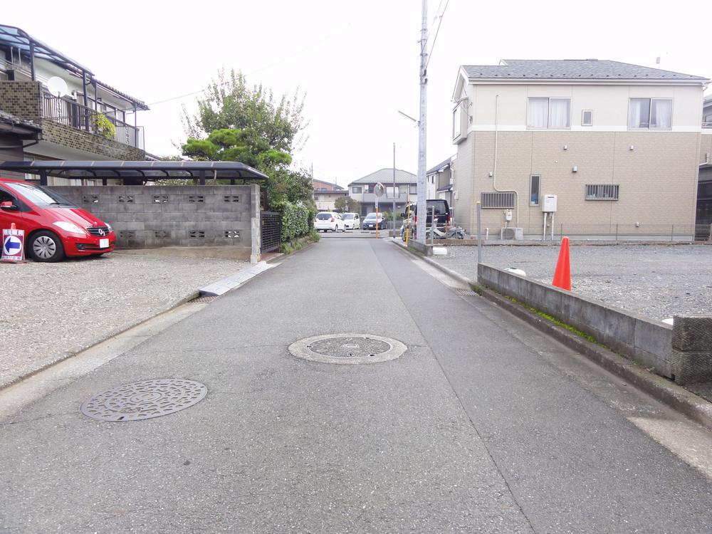 Local photos, including front road. Front road 4M public road (east direction) ■ Co., the housing market ■