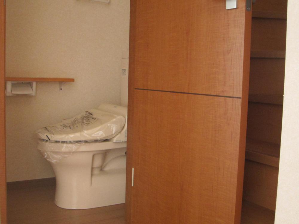 Toilet. Indoor (11 May 2013) Shooting