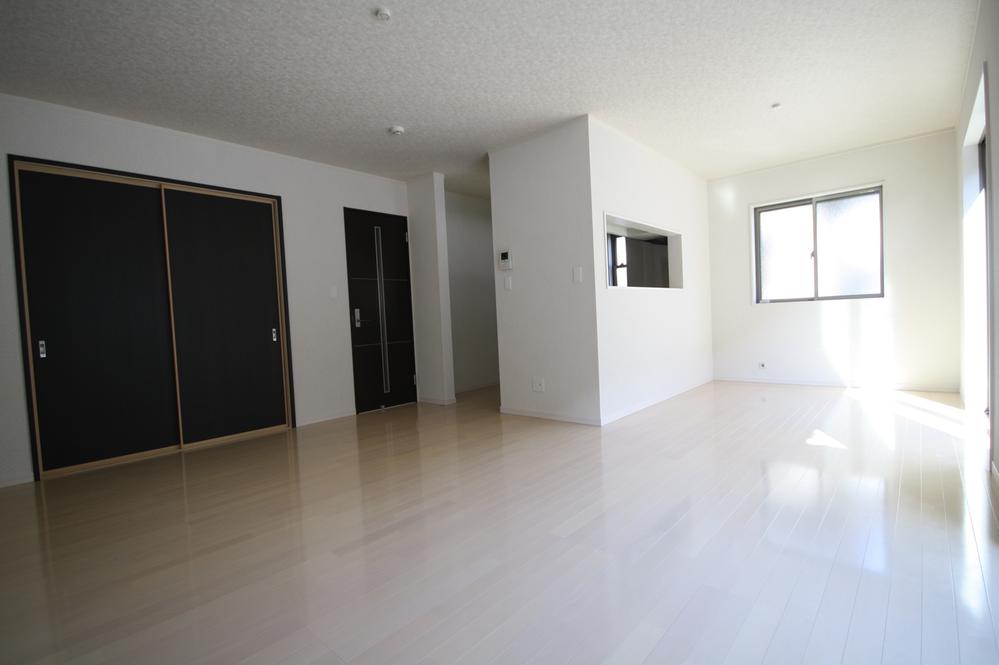 Same specifications photos (living). Example of construction