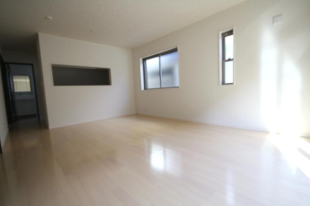 Same specifications photos (living). Example of construction