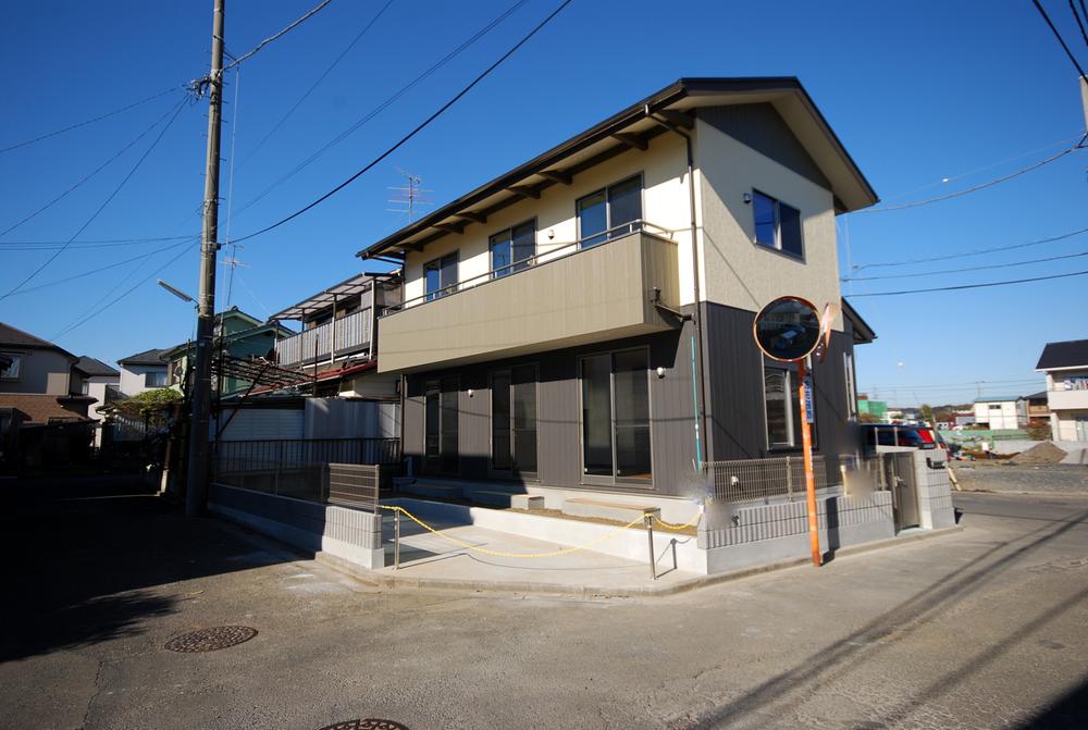 Local photos, including front road. Local (11 May 2013) Shooting