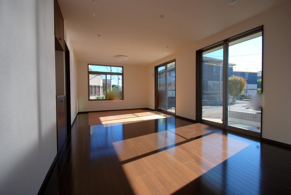 Living. Local (11 May 2013) Shooting