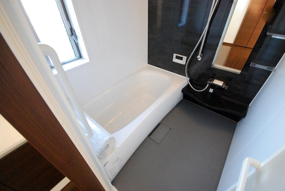 Bathroom. Local (11 May 2013) Shooting