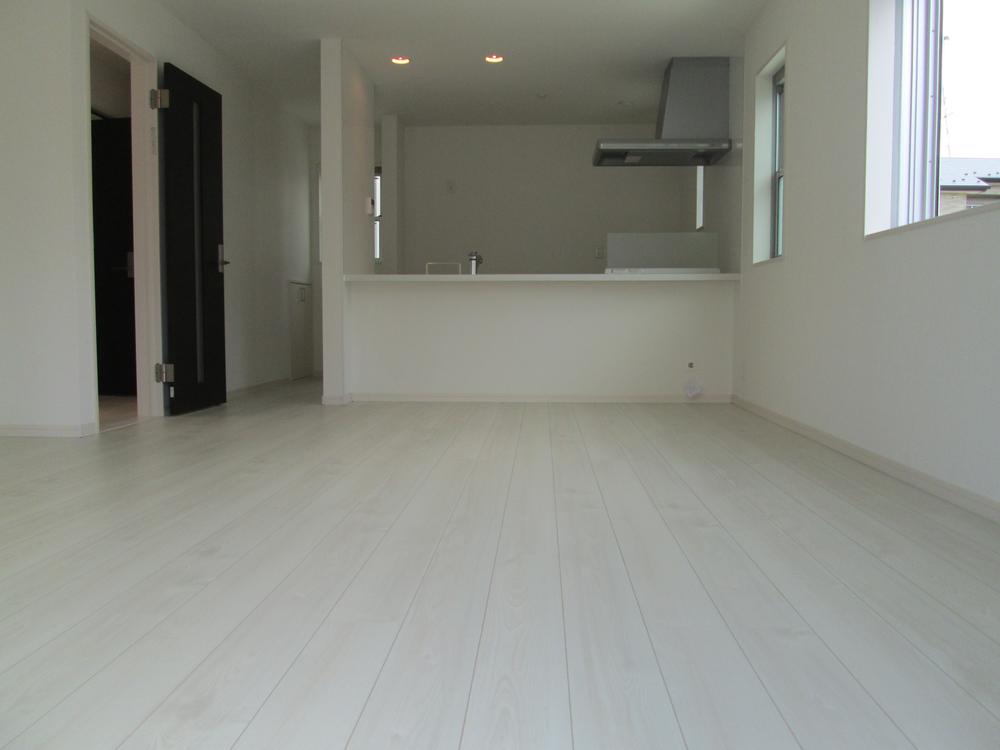 Same specifications photos (living). Seller construction cases