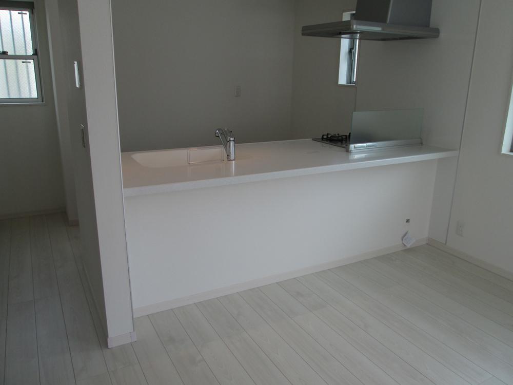 Same specifications photo (kitchen). Seller construction cases