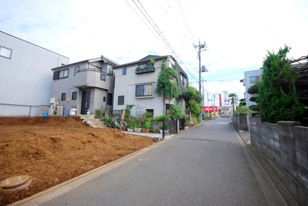 Local photos, including front road. 2013 September shooting