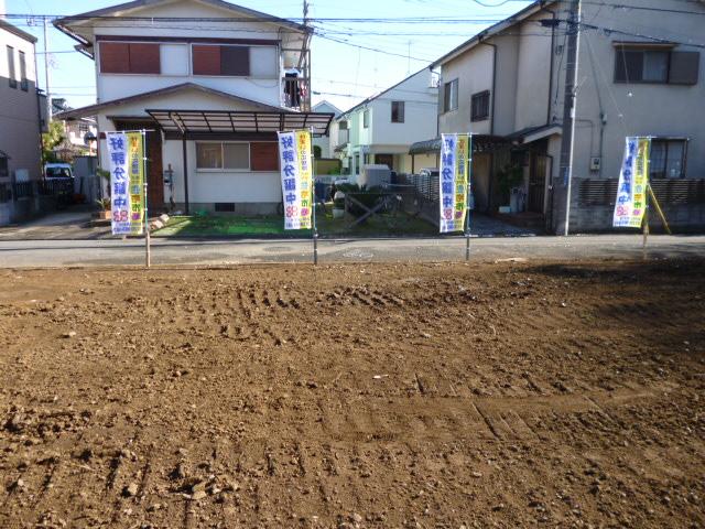 Local photos, including front road. Local (11 May 2013) Shooting