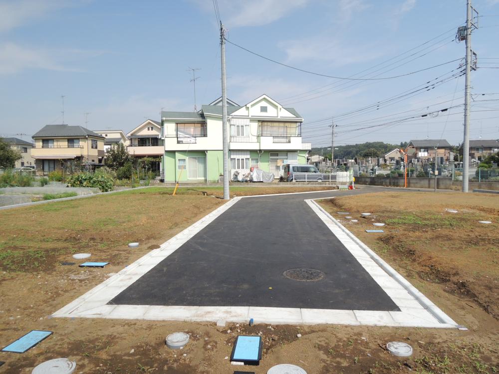 Local photos, including front road. Local (10 May 2013) Shooting ■ Co., Ltd., "the housing market." ■