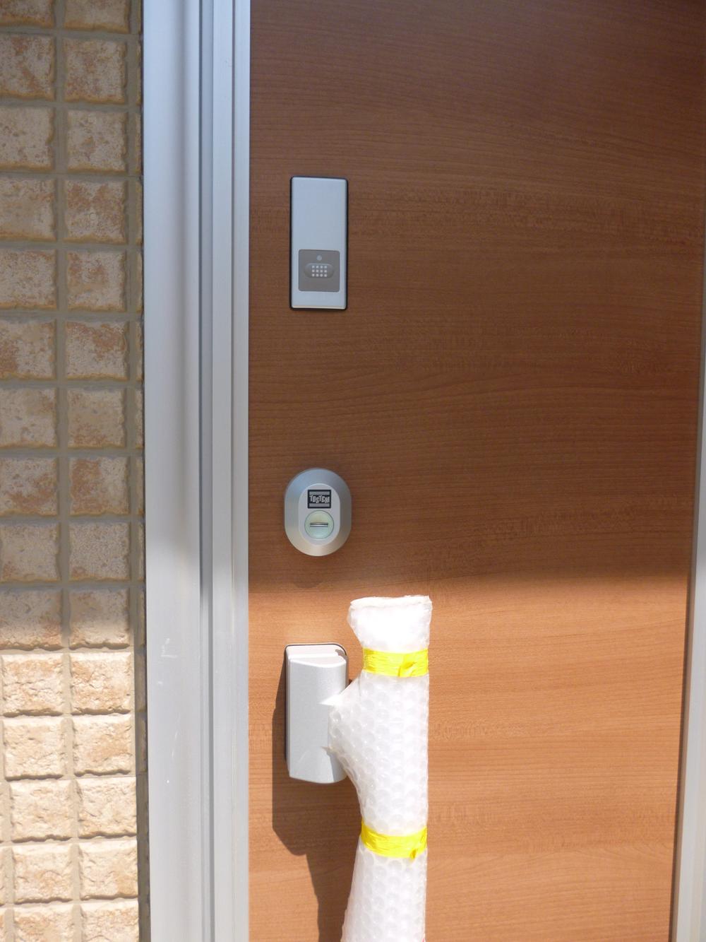 Security equipment. Excellent in crime prevention, locking ・ Easy operation is unlocking