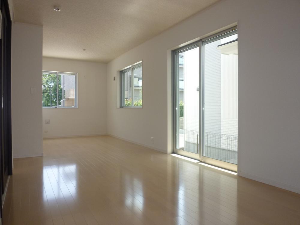 Same specifications photos (living). Same specifications