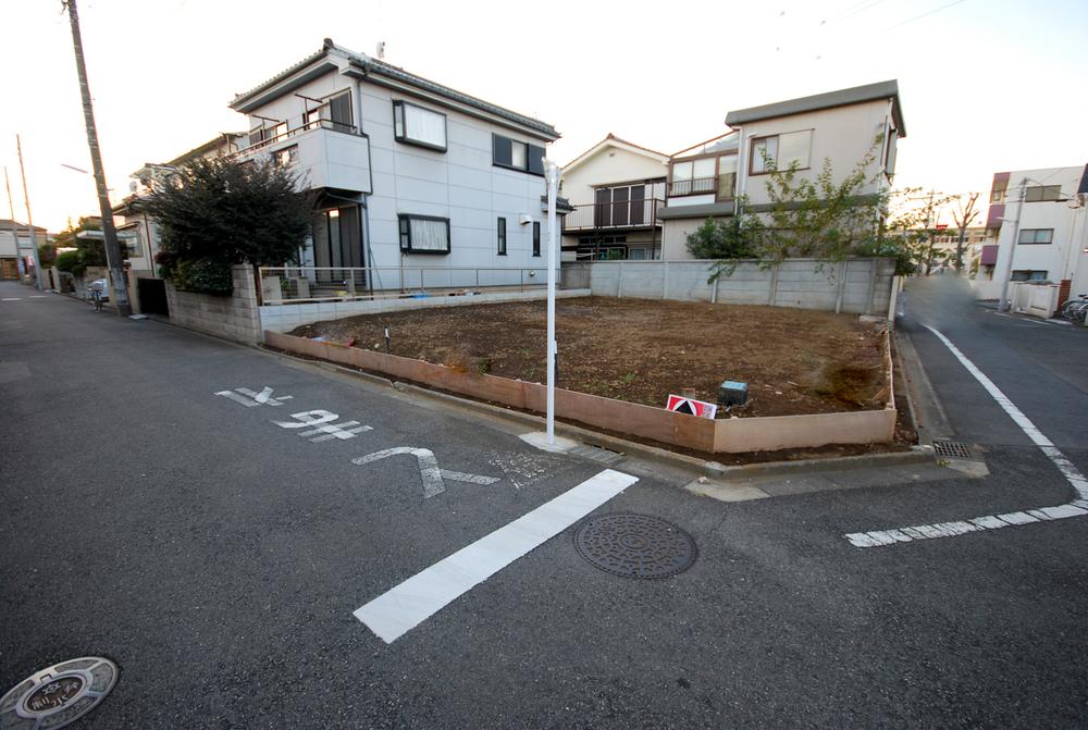 Local photos, including front road. Local (11 May 2013) Shooting